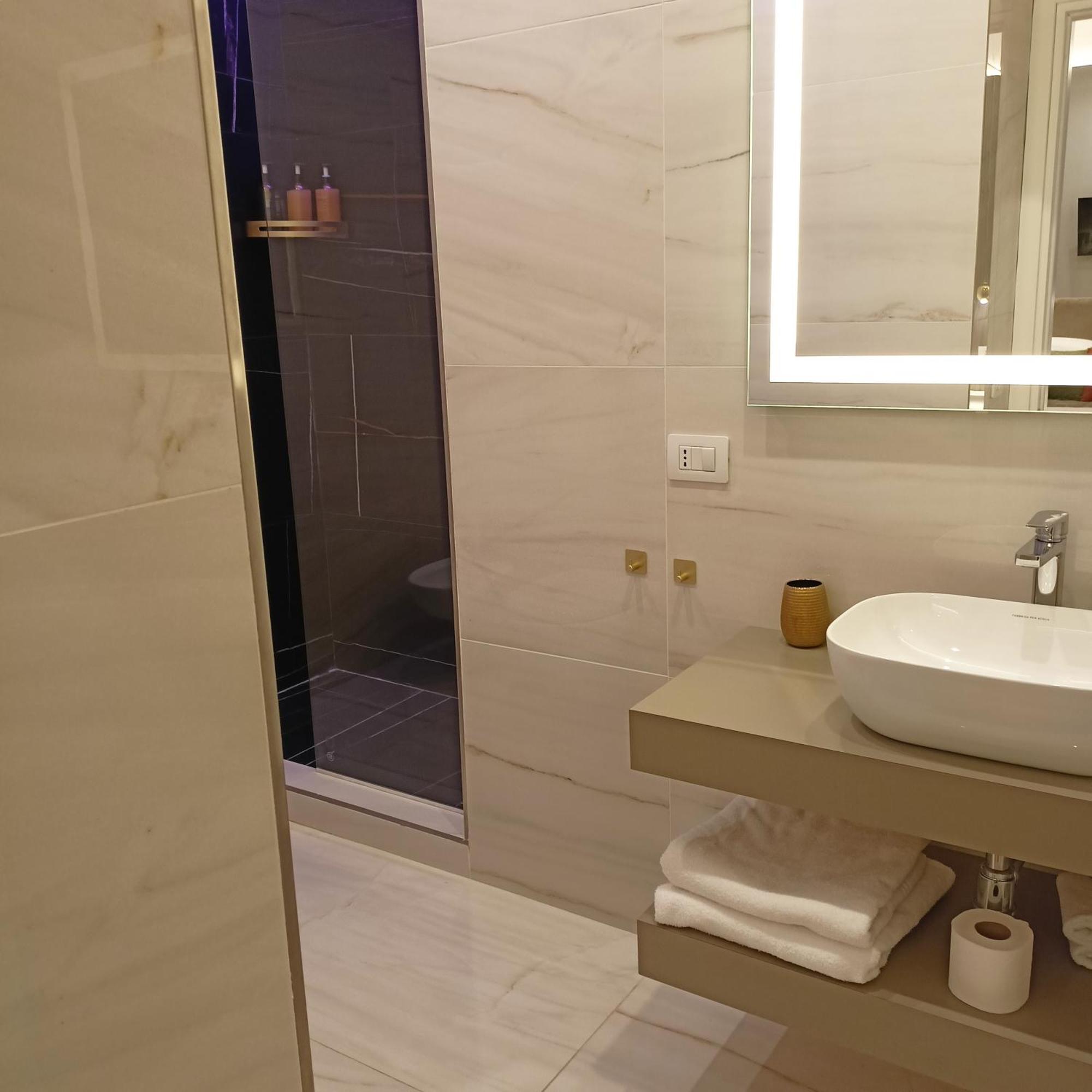 La Lepre Bovio Hotel Наполи Екстериор снимка